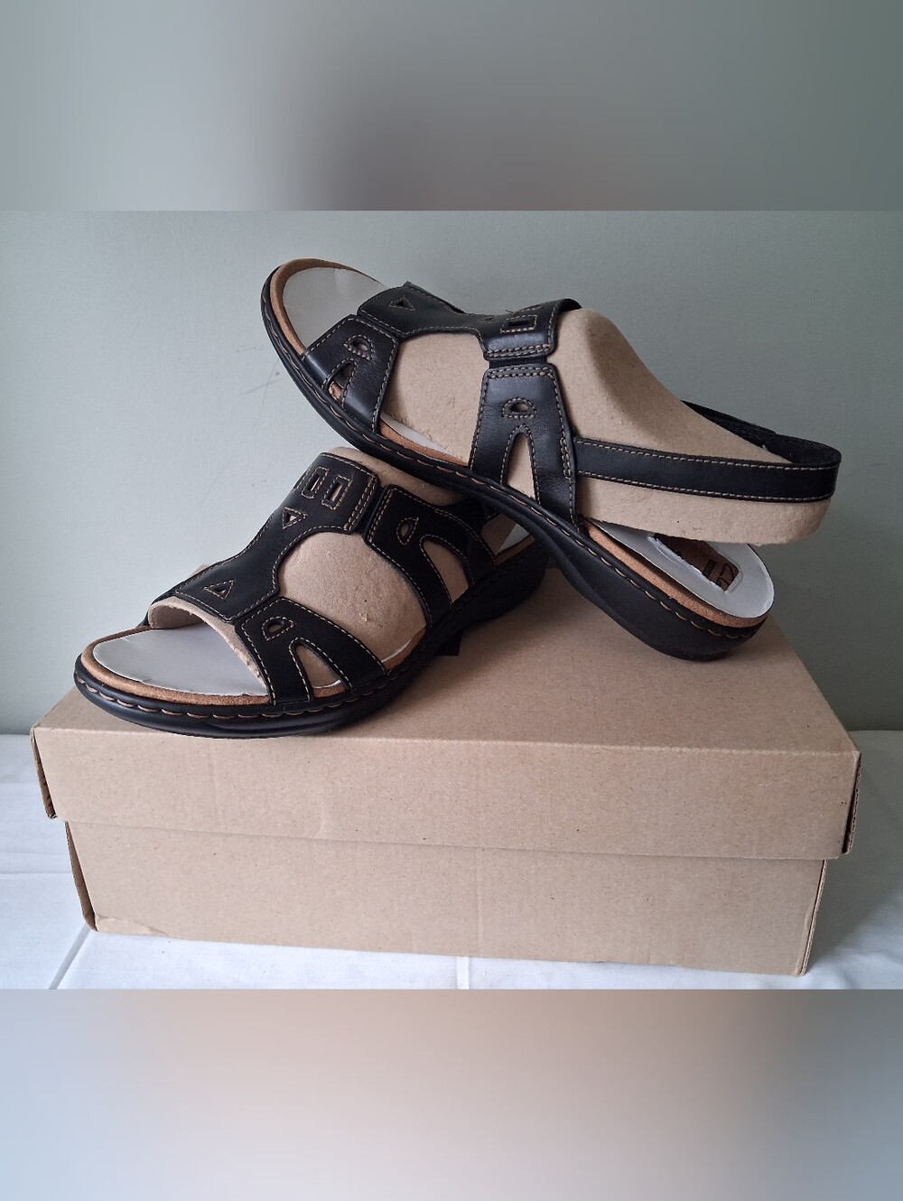 Clarks Leisa Annual Black Leather Sandal 10W NIB